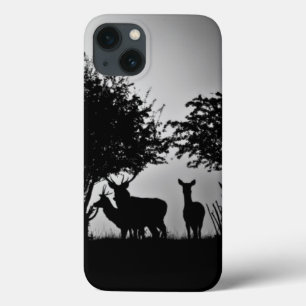 Funda Para iPhone 13 Una imagen de algunos ciervos en la niebla de la