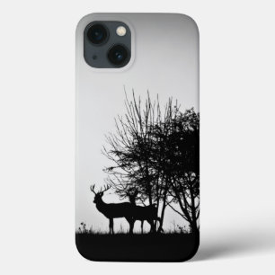 Funda Para iPhone 13 Una imagen de algunos ciervos en la niebla de la