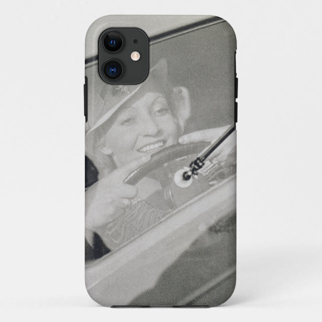 Funda De Case-Mate Para iPhone Una mujer que conduce, c.1930s (fotograbado) (Reverso)