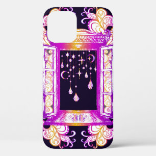 Funda Para iPhone 12 Una ventana vintage abierta con colgantes en contr