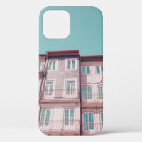 VARIAS CASAS DE COLOR ROSA CON VENTANAS DE CRISTAL