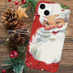 Funda Para iPhone 14 Plus De Case-Mate Vintage Christmas, Jolly Santa Claus Winning<br><div class="desc">Ho,  ho,  ho,  ¡Feliz Navidad! Diseño de vacaciones de Navidades de ilustracion de época con un alegre y feliz Santa Claus guiñando el ojo como si tuviera un secreto. Él lleva puesto un gorra con hojas huecas.</div>