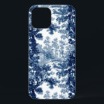 Funda Para iPhone 12 Vintage Cottage Paisaje Toile-Blue & White<br><div class="desc">Clásico paisaje vintage de estilo toile de jouy con una casa de campo rústica y un puente en un claro enmarcado por un bosque de árboles en tonos claros y azul oscuro sobre fondo blanco. El patrón no tiene fisuras y puede ampliarse o reducirse.</div>