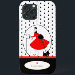 Funda Para iPhone 13 Pro Max Vintage Retro Lady Scottie Dog<br><div class="desc">Presenta un diseño retro vintage de una dama elegante y su perro escocés. Hecho en rojo y negro clásico,  acentuado con puntos de polka negro sobre fondo blanco y personalizado con tu nombre en texto de color dorado. Hace un gran regalo para cumpleaños,  graduación,  vacaciones,  Navidades y más!</div>