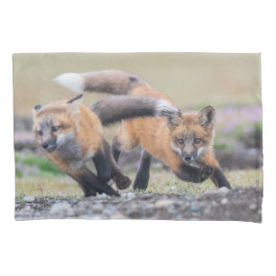 Funda De Cojín Animales de bebé más afectados   Fox Pups en juego