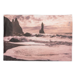 Funda De Cojín Atardecer en la playa de arena negra de Reynisfjar