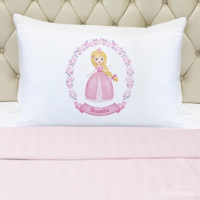 Funda De Cojín Bonito Moraleja Princesa Pillowcase (A cute girls pink princess pillowcase. Personalize it with your girls name. So cute for her bed.)