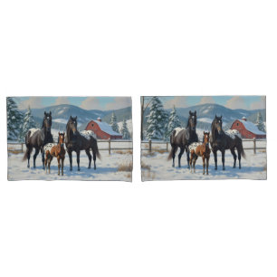 Funda De Cojín Caballos Appaloosa negros en una granja en inviern