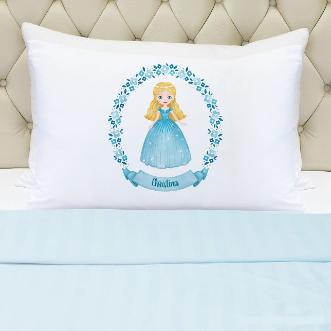 Funda De Cojín Chica Pillowcase (A cute girls blue princess pillowcase. Personalize it with your girls name. So cute for her bed.)