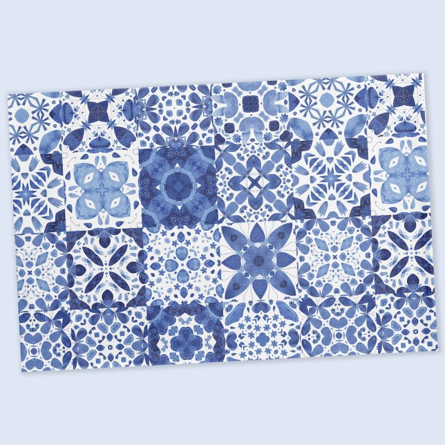 Funda De Cojín Cuadros de agua del patrón de mosaico blanco azul  (Blue and white watercolor 
Mediterranean tile pattern pillow case)