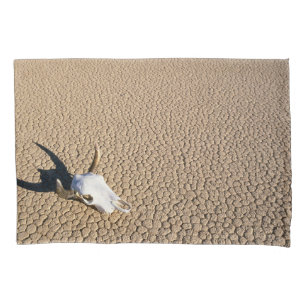 Funda De Cojín Desiertos Calavera de vaca en la tierra del desi