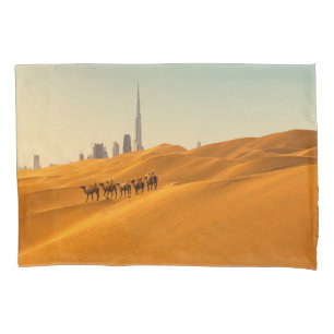 Funda De Cojín Desiertos Vista aérea de Dubai con camellos