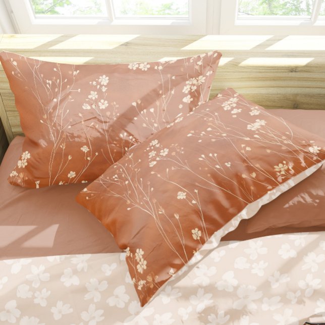 Funda De Cojín Elegante Terracota Wildflowers (Transform your bedroom into a cozy haven with this stunning terracotta wildflowers pillow case.)