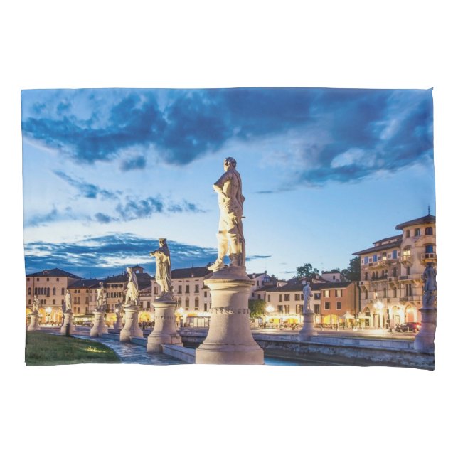 Funda De Cojín Fila de estatuas iluminadas en Padova (Anverso)