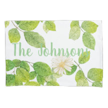 Flor blanca y jardín de hojas verdes