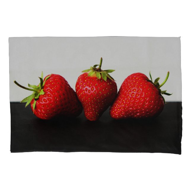 Funda De Cojín Fresas En Blanco Sobre Pcnm Negro (Anverso)