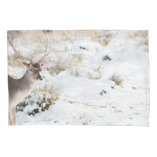 Funda De Cojín Graceful Stag en invierno 1 #animal #arte