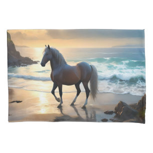 Funda De Cojín Gracia dorada: Un caballo palomino en la orilla de