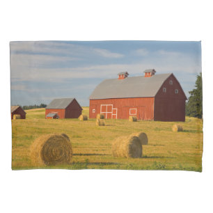 Funda De Cojín Granjas Barrios rojos cerca de Hay Bales