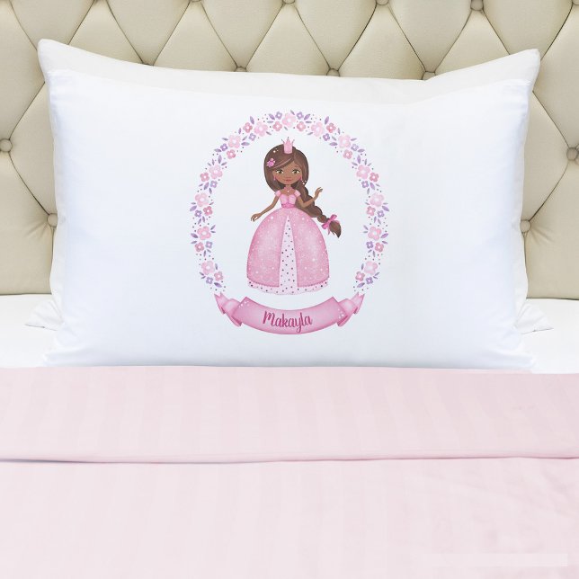 Funda De Cojín Maletín Chica de princesa rosa personalizada (A cute girls pink princess pillowcase. Personalize it with your girls name. So cute for her bed.)