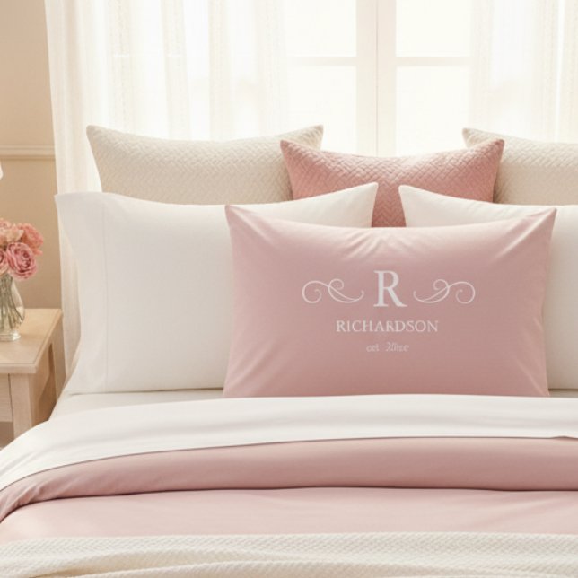 Funda De Cojín Monograma rosa elegante (elegant pink custom monogram and est date pillowcase. great gift for newlyweds or housewarmings)