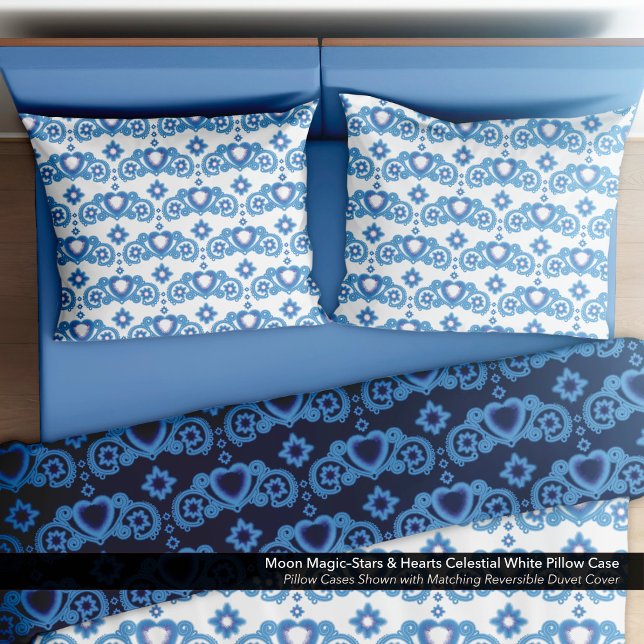 Funda De Cojín Moon Magic Stars Corazones Blanco Celestial (Moon Magic–Stars & Hearts White Pillow Case–Shown with the Matching Reversible Duvet Cover.)