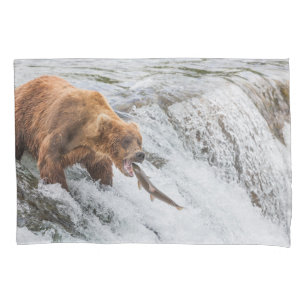 Funda De Cojín Oso pardo atrapa salmón rojo