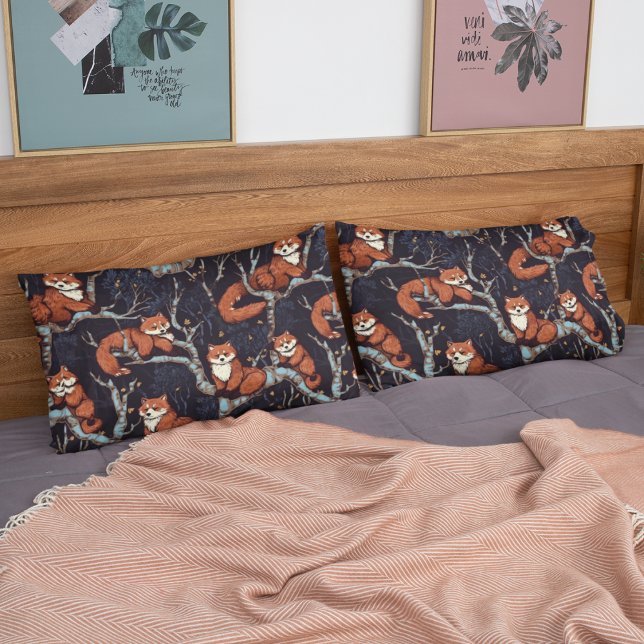 Funda De Cojín Pandas rojos en árboles (Subido por el creador)