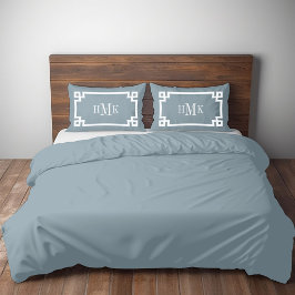 Funda De Cojín Par de estándar Monograma Clave Griega Azul Polvor