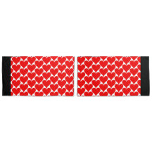 Patrón blanco negro de los corazones rojos grandes