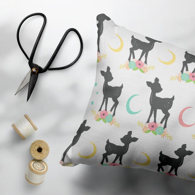 Funda De Cojín Patrón de ciervos, venado bebé, boho, flores, luna (Subido por el creador)