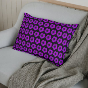 Funda De Cojín Patrón floral morado de geranio en negro