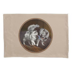 Funda De Cojín Pintado Keeshond Playtime - Arte Perro Original.