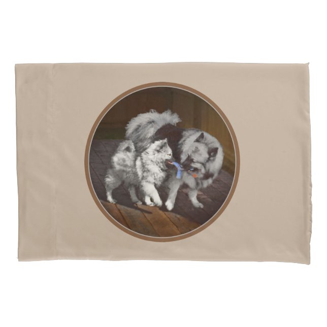 Funda De Cojín Pintado Keeshond Playtime - Arte Perro Original. (Anverso)