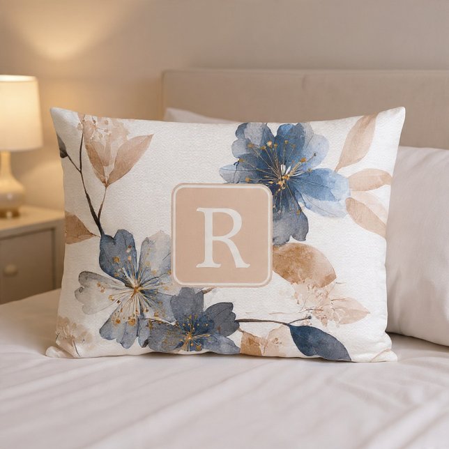 Funda De Cojín Pretty Flower Monogram Template Personalized (Pretty Flower Monogram Template Personalized Pillow Case by Ricaso. Monogrammed home accessories)
