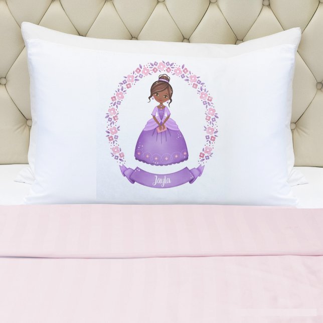 Funda De Cojín Púrpura Morada de cuento Princesa Pillowcase (A cute girls purple princess pillowcase. Personalize it with your girls name. So cute for her bed.)
