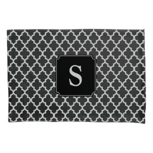 Funda De Cojín Quatrefoil monograma en blanco y negro