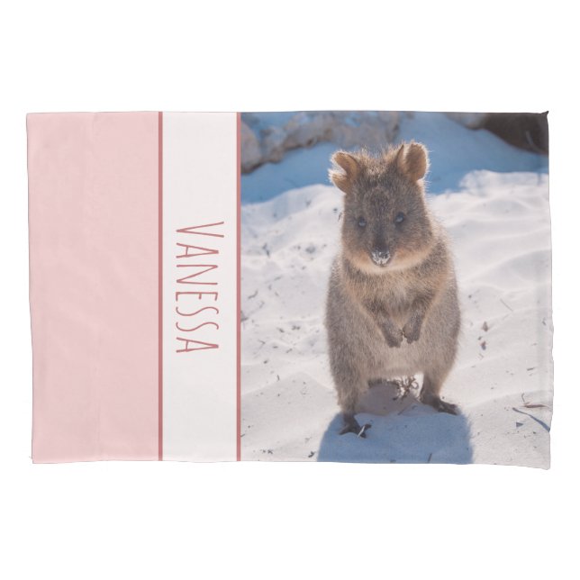 Funda De Cojín Quokka en la playa de Australia, Chicas rosados (Anverso)