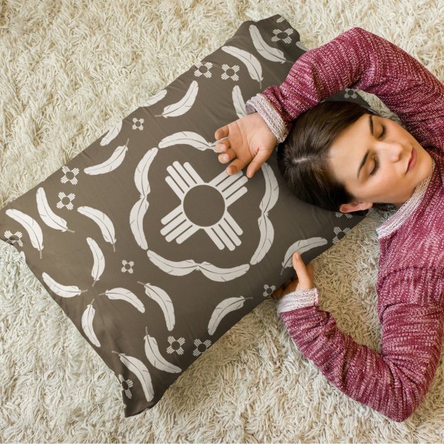 Funda De Cojín Símbolo de Zia y diseño de plumas en el suroeste (Subido por el creador)