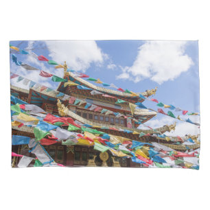 Funda De Cojín Templo tibetano con banderas de oración - Yunnan, 