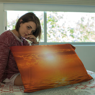 Funda De Cojín Tranquilo Naranja Sunset Golden Sky sobre el océan