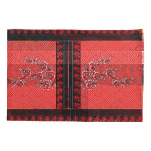 Funda De Cojín un patrón rojo y negro con flores sobre él