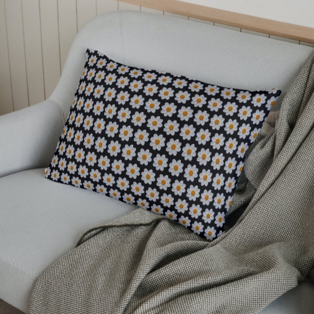 Funda De Cojín White Dahlia Floral Pattern on Black (In Situ)