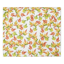 Maple plateado sobre la cubierta del Duvet