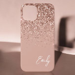 Funda de monograma rosa con brillo rosa dorado<br><div class="desc">Rosa dorado femenino: inicial y nombre de monograma de metal cepillado con brillo falso rosa pálido y brillo que gotea. Esto hace que sea el regalo perfecto para cumpleaños dulces 16, boda, ducha de novia, aniversario, ducha de bebé o fiesta de despedida de soltera para alguien que ama el lujo...</div>