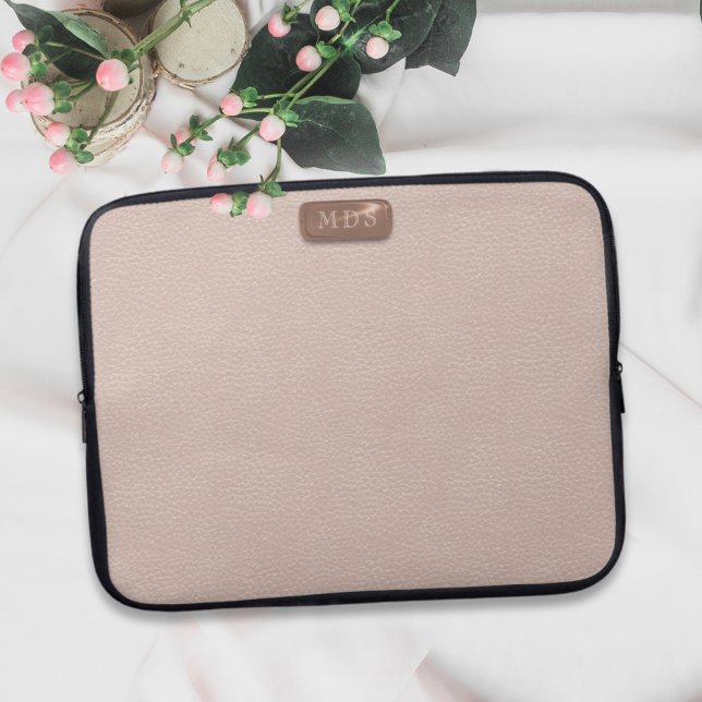 Funda de portátil rosa Rubor de cuero dorado Rosa  (A pretty blush pink faux leather look laptop sleeve with space for your initials)