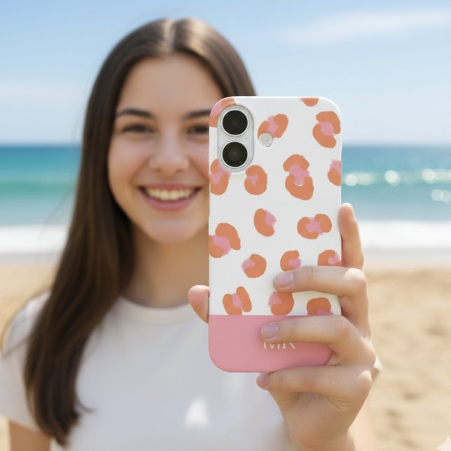 Funda inicial para iPhone 16 Trendy Leopard Monogr (iPhone 16 case shown in bare or though. Choose type of case and iphone model. Add your initials.)