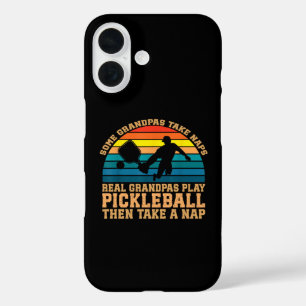 Funda iPhone 16 Algunos abuelitos toman Naps Real Grandplay