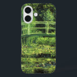 Funda iPhone 16 Arenas blancas de Claude Monet, arte vintage<br><div class="desc">White Waterlilies (1899) de Claude Monet es una pintura de naturaleza floral de estilo impresionista de época. Es una de las muchas variaciones de los nenúfares y de las pinturas de pasarelas japonesas que Monet pintó en su jardín de flores de temporada de primavera en Giverny, Francia. Un puente peatonal...</div>