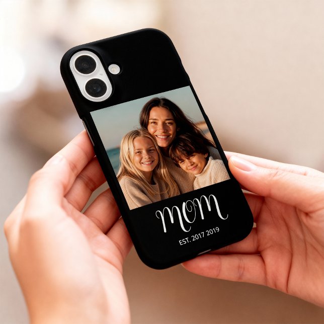 Funda iPhone 16 Black Mom Established Script Photo (Subido por el creador)